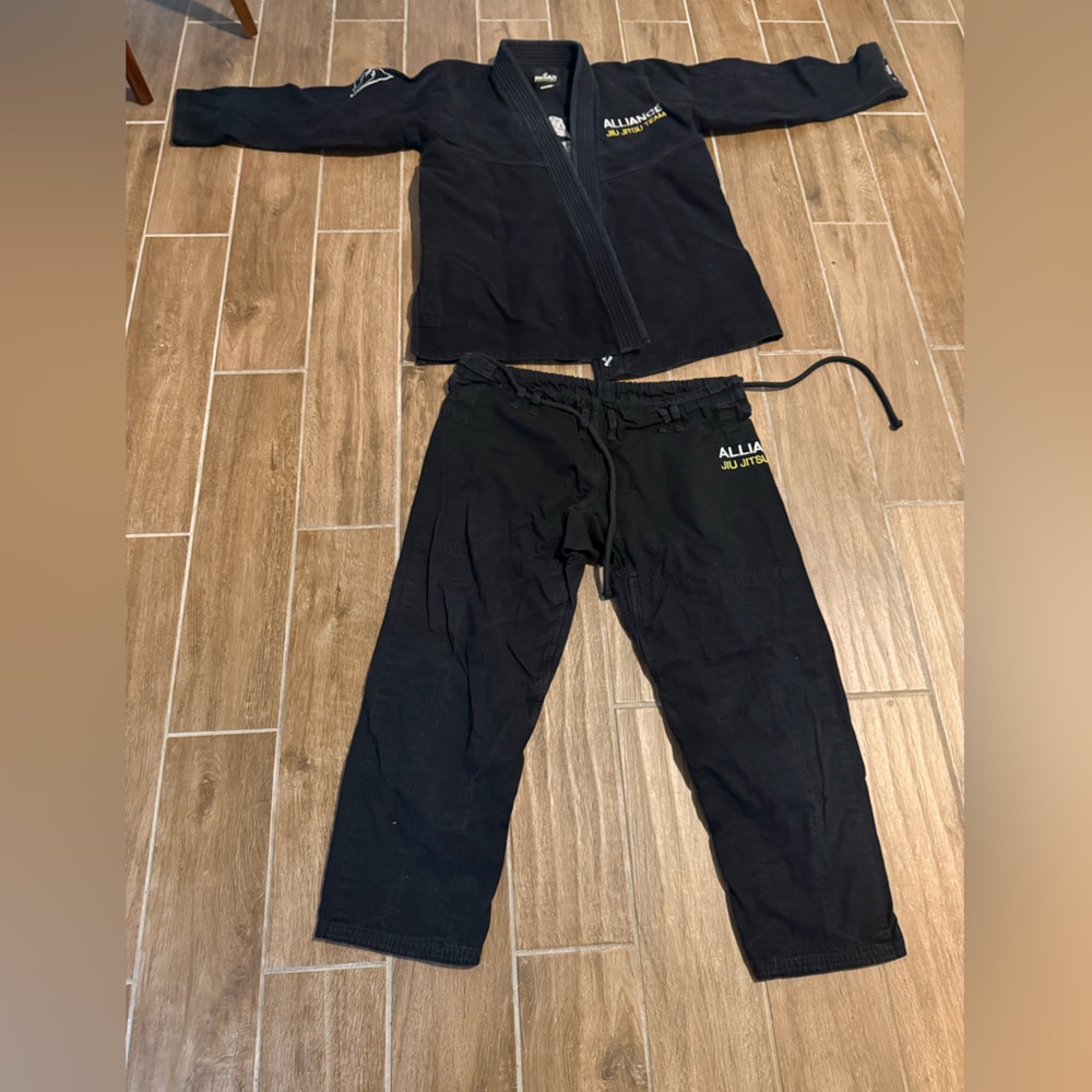 Alliance Gi… 1 black, 1 blue, 1 white